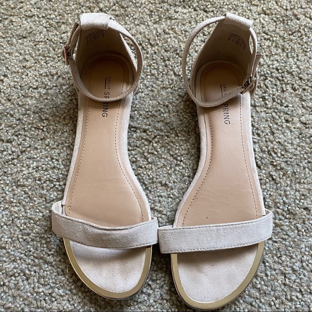 Call it spring creme sandal, size 6 - Picture 2 of 7